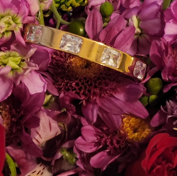 MICHAEL KORS GOLD AND DAZZLING RHINESTONES BRACELET Pristine Condition - Picture 3 of 9